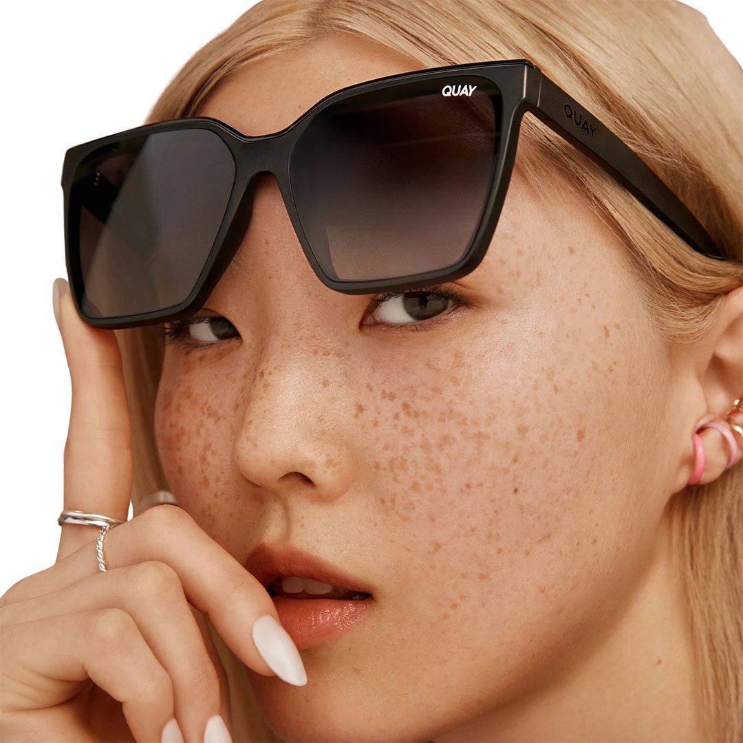 Quay Women's Level Up Square Sunglasses - Black Frame/Smoke Polarized Lens - Model