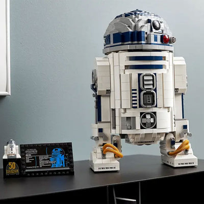 LEGO Star Wars R2-D2 Building Set (75308) - Showcase
