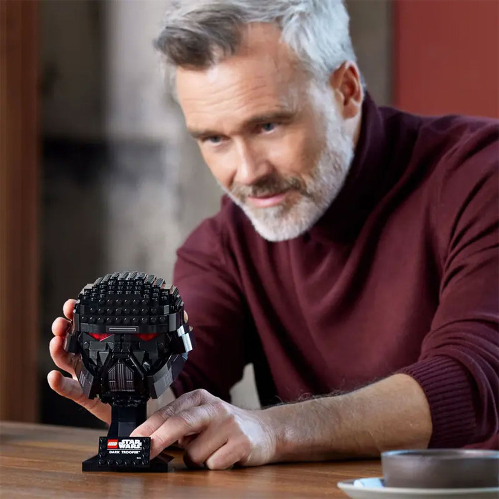 LEGO Star Wars Dark Trooper Helmet Building Set (75343) - Showcase
