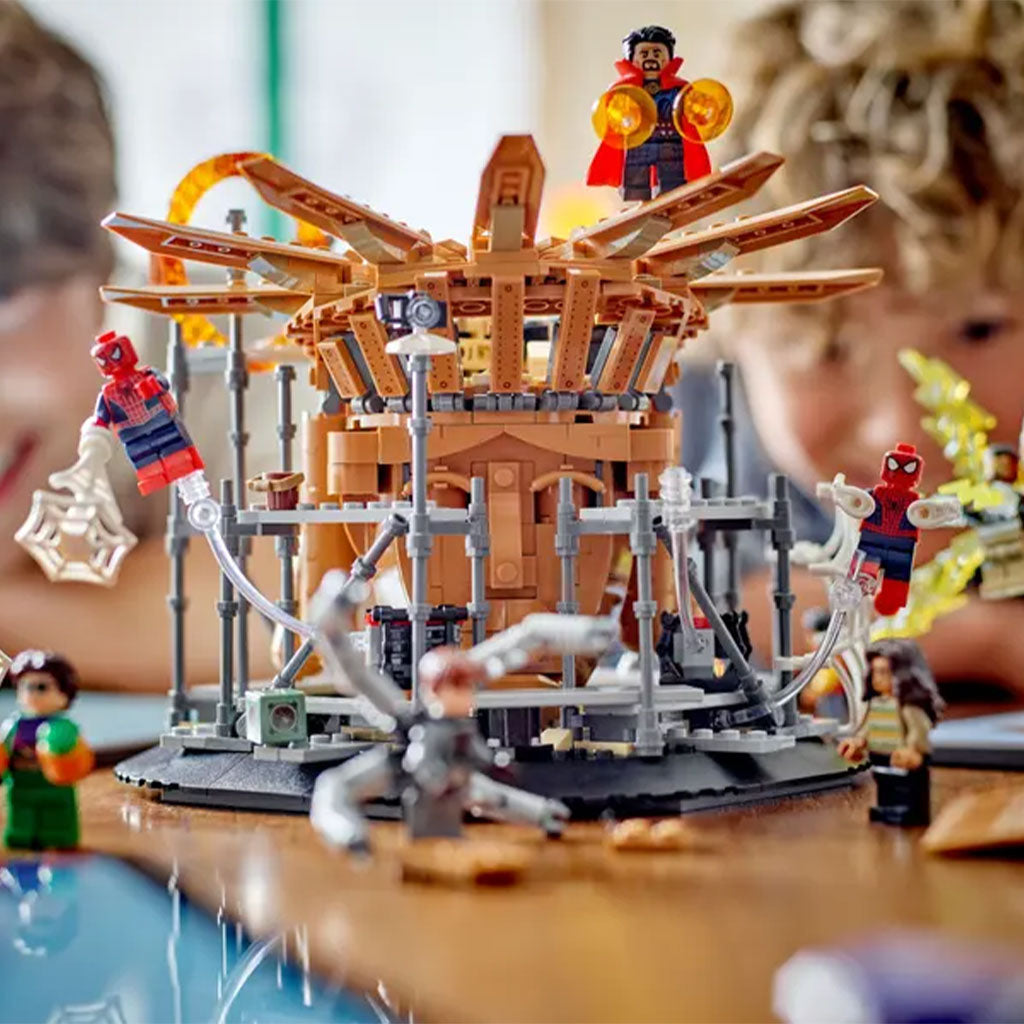 LEGO Marvel Spider-Man Final Battle Building Set (76261) - Game Play