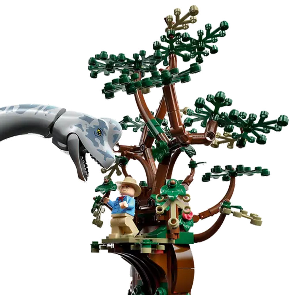 LEGO Universal Jurassic Park Brachiosaurus Discovery Building Set (76960) - Display Scene