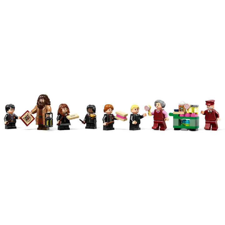 LEGO Harry Potter Hogwarts Express Train Set with Hogsmeade Station Building Set (76423) - Figures