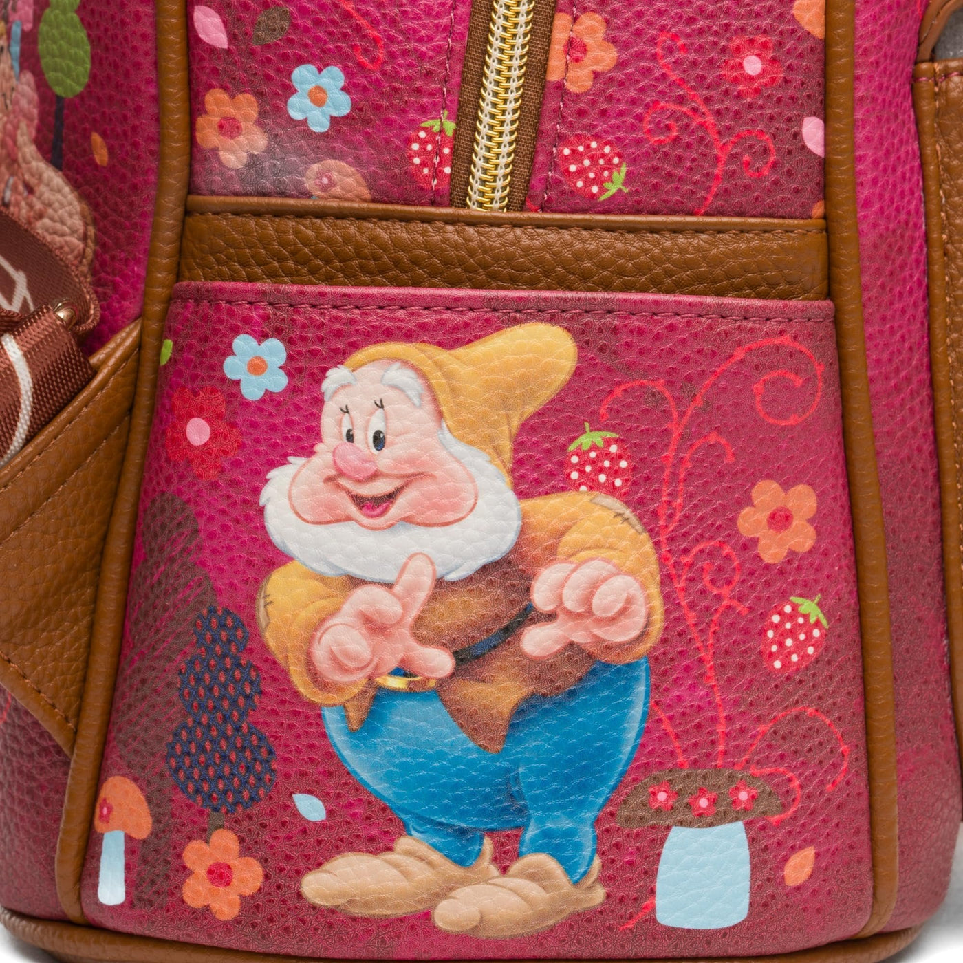 WondaPop Disney Snow White And The Seven Dwarfs 11" Mini Backpack