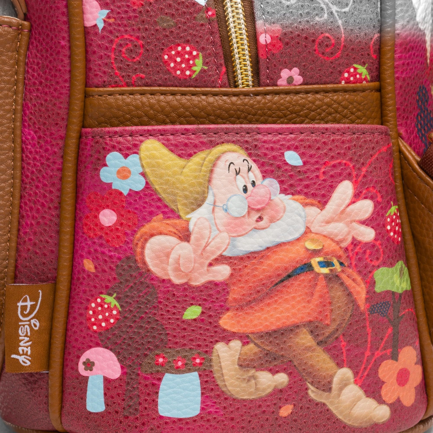 WondaPop Disney Snow White And The Seven Dwarfs 11" Mini Backpack