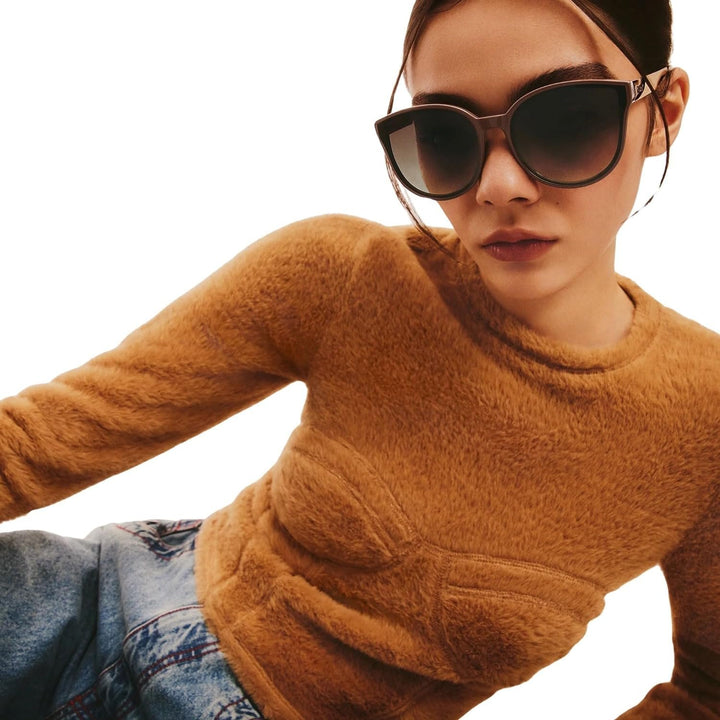 Model wearing Quay Women&