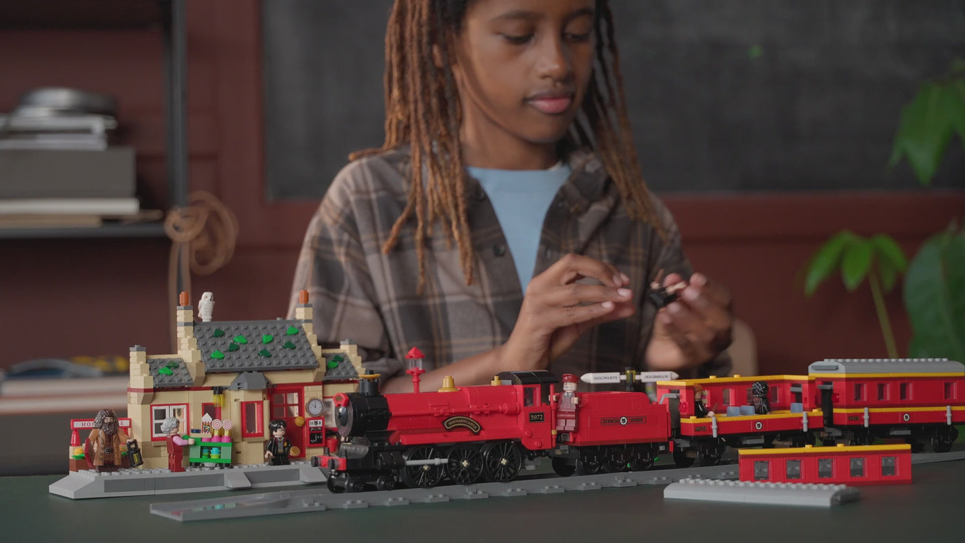 LEGO Harry Potter Hogwarts Express Train Set with Hogsmeade Station Building Set (76423) - Video