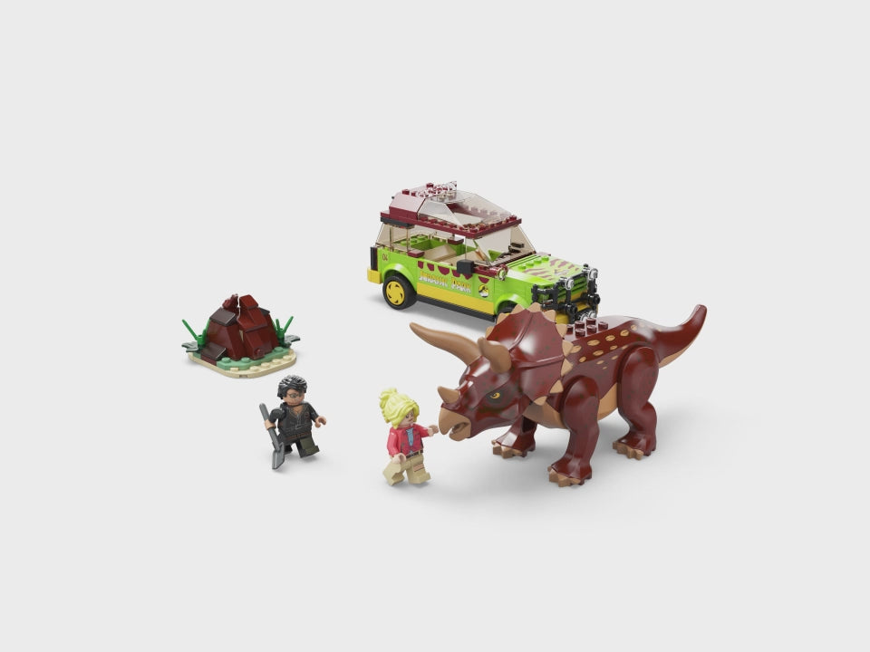 LEGO Universal Jurassic Park Triceratops Research Building Set (76959) - Video