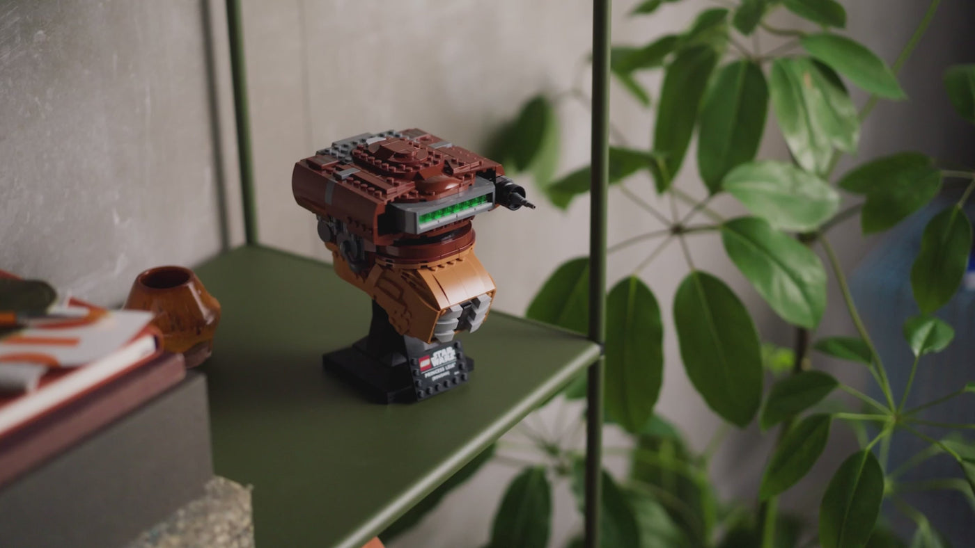 LEGO Star Wars Princess Leia (Boushh) Helmet Building Set (75351) - Video