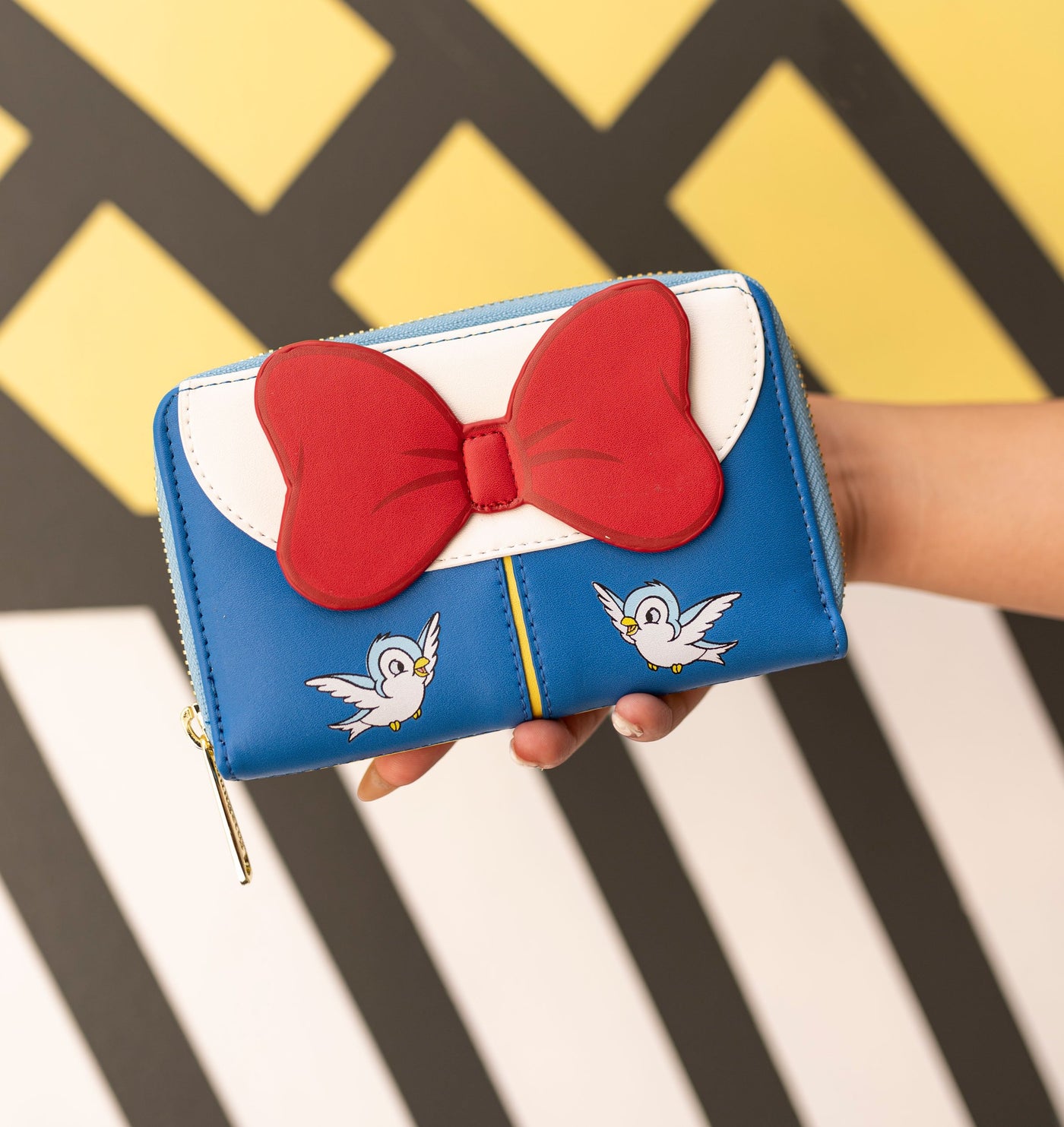 Loungefly Disney Snow White Cosplay Bow Zip-Around Wallet - IRL Front